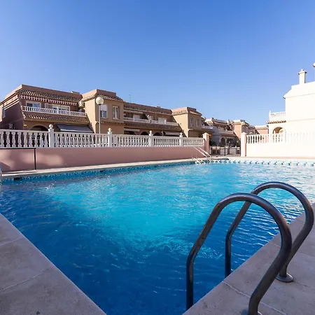 Rentafive Terraza Piscina